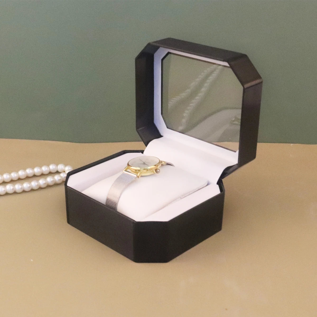 Meridian Facet Display Case