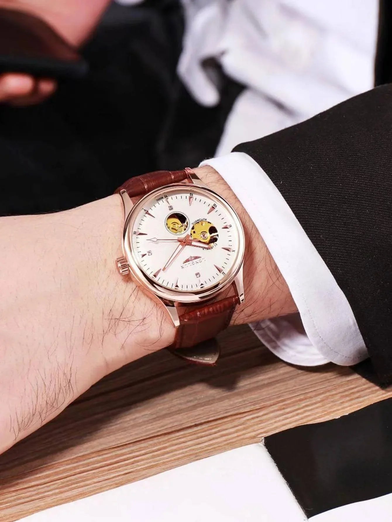 Meridian Aurum — Relógio Esqueletizado Automático Dourado